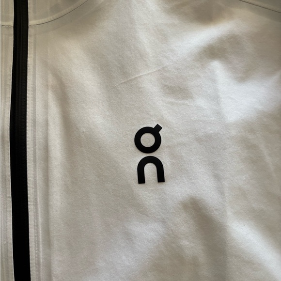 On Running Men's Light Gray Performance Jacket - Picture 3 of 4